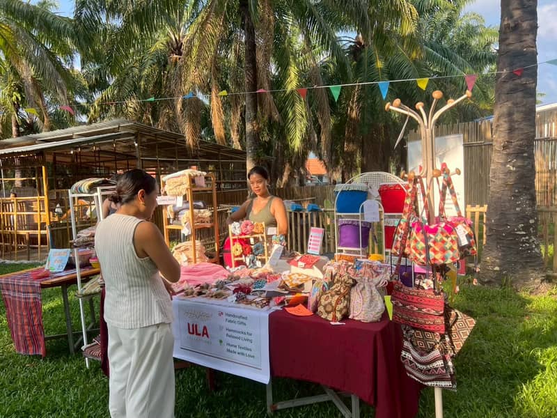ร้านของขวัญผ้าทำมือ กระเป๋า และเปลญวน